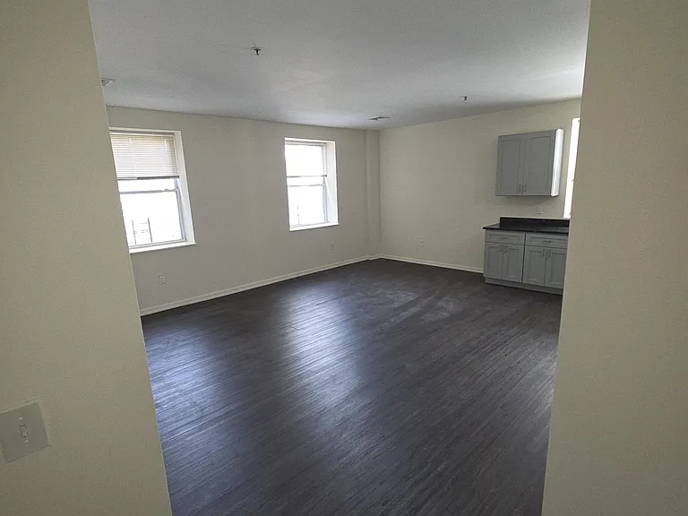 201 Tonnelle Ave #B — Photo 2