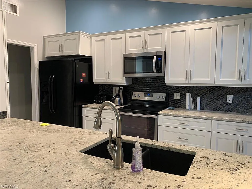 2 bed, 2.0 bath, 1882 sqft, $9,000 — Photo 4