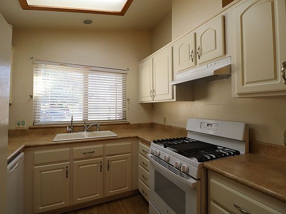 5th image of 2223 Almond Ln