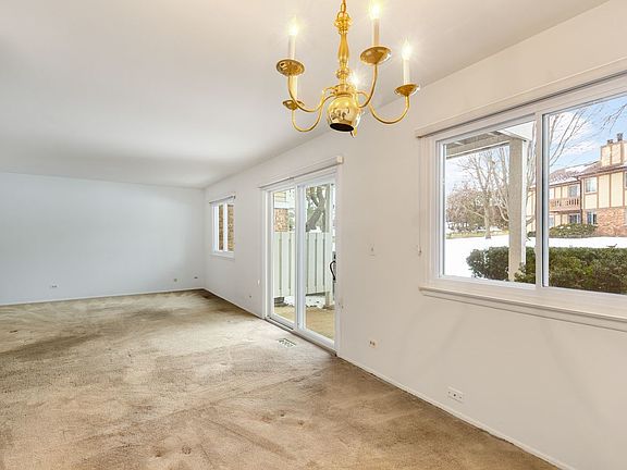 5th image of 206 Blossom Ct #206