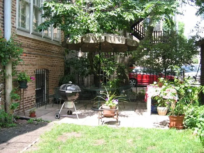 Building Photo - 5847 N Kenmore Ave