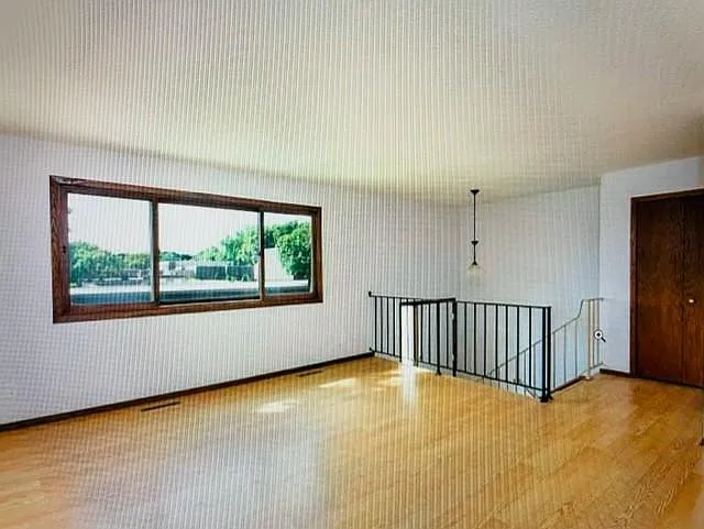 10450 Dupont Rd S — Photo 4
