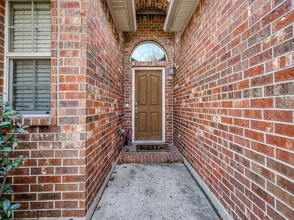 3rd image of 3229 Hornbeam St