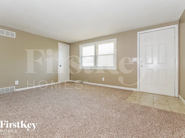 5042 N Bellaire Ave — Photo 5
