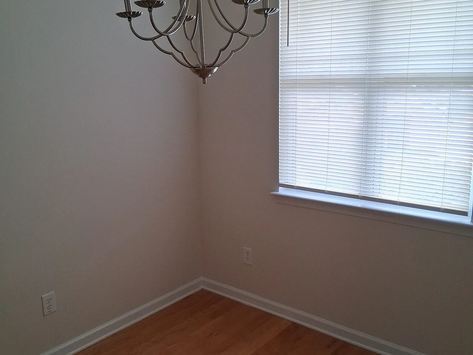 3 bed, 2.5 bath, 1348 sqft, $1,650 — Photo 4