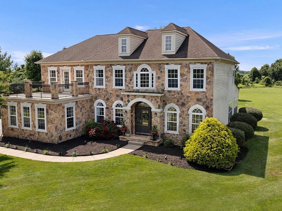 1st image of 711 Sloop Ct