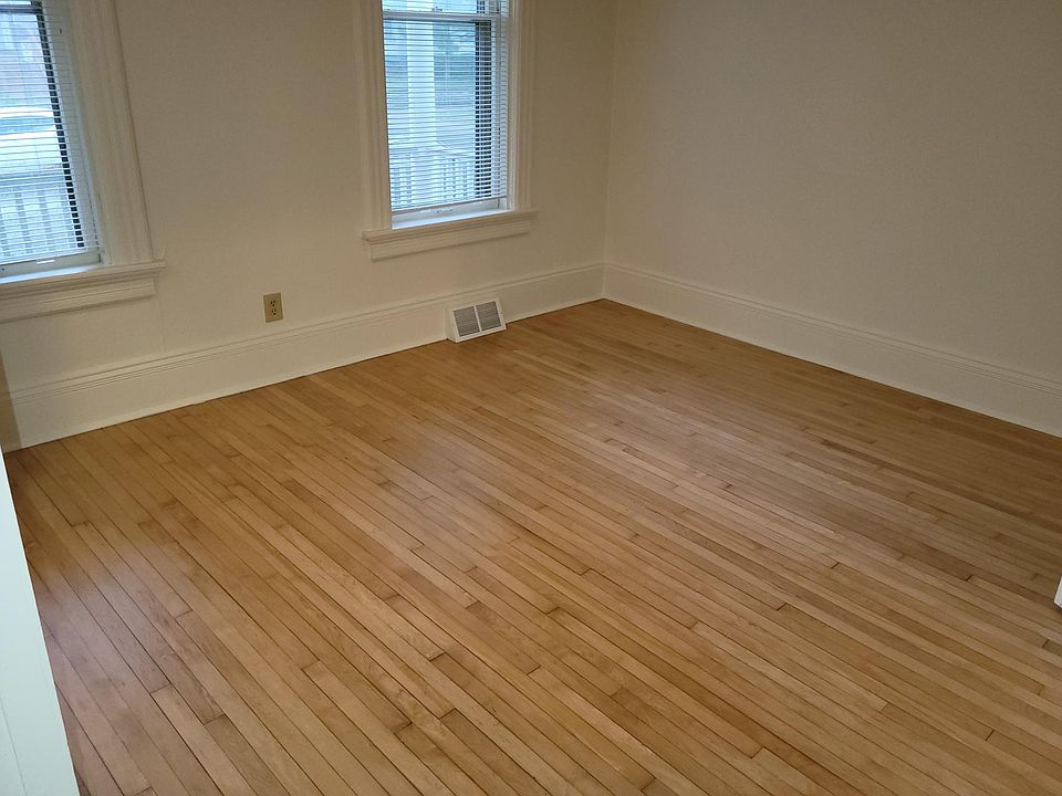 Bedroom #1 (12' x 12')