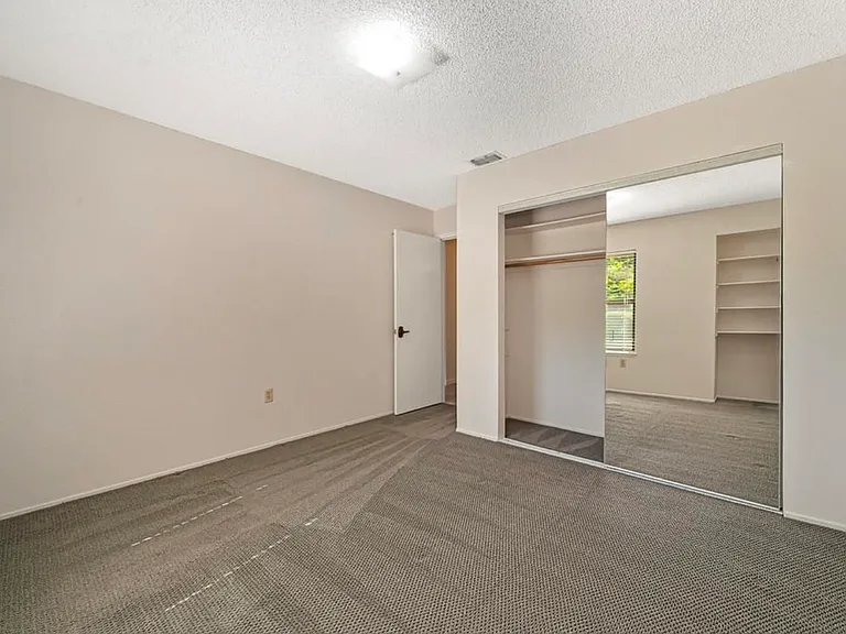 1545 Wimbledon Dr — Photo 13