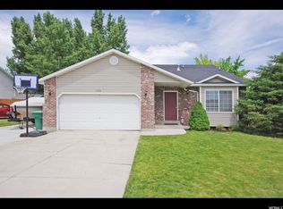 1468 W Red Heather Ln, West Jordan, UT 84084