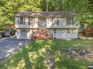 14 Cliff Rd, West Milford, NJ 07480