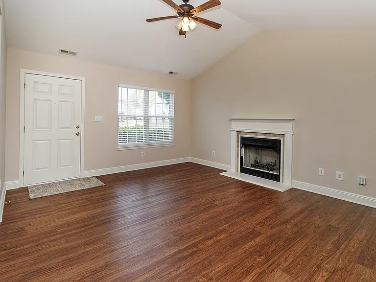4401 Craven Hill Dr — Photo 5
