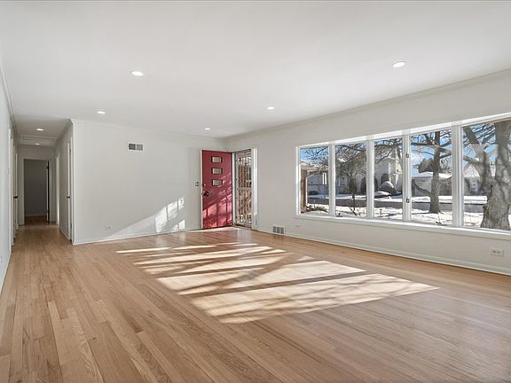 5th image of 8314 Gross Point Rd