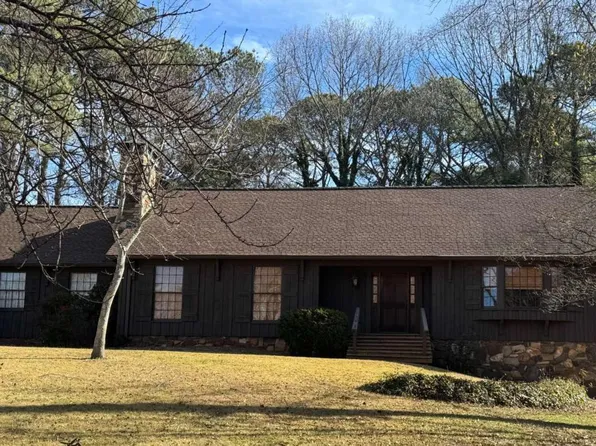 933 Viking Dr, Stone Mountain, GA 30083