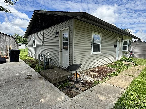 3rd image of 619 N Shoshone Dr
