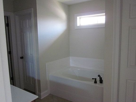 5th image of 120 Halifax Ct