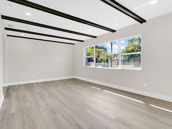 5th image of 330A Elkhorn Ct