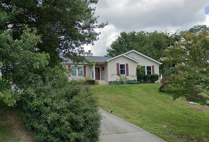 1st image of 750 Warren Ct