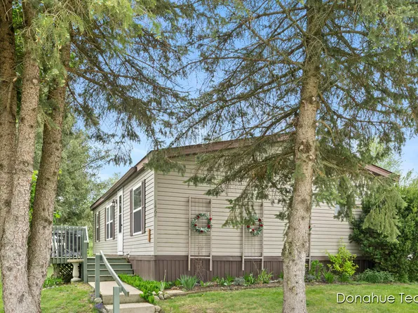 1464 Red Oak Ln NE, Belmont, MI 49306