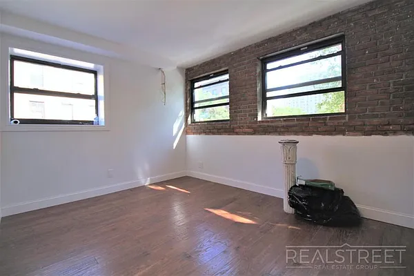 Rented by Real Street Inc | media 6