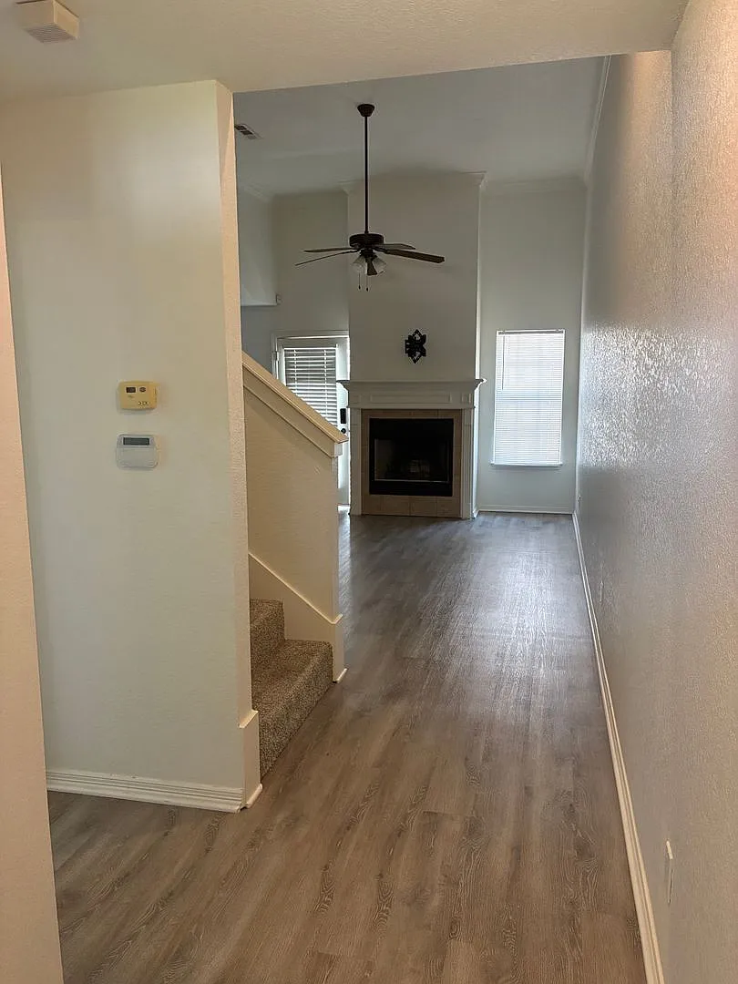 688 W Sycamore St — Photo 2
