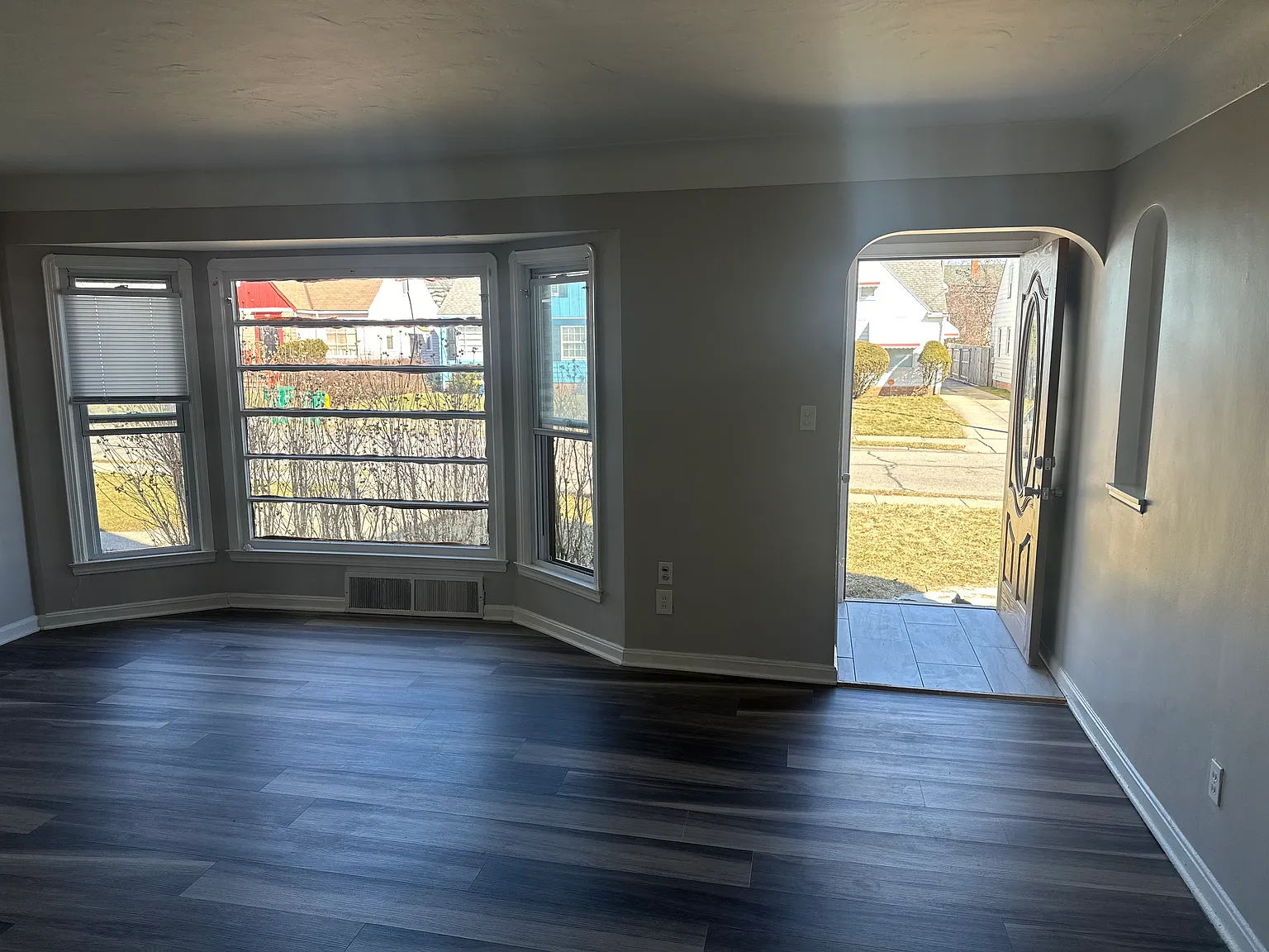 4 bed, 1283 sqft, $2,300 — Photo 4