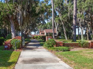 8514 N Cathedral Oaks Pl, Jacksonville, FL 32217