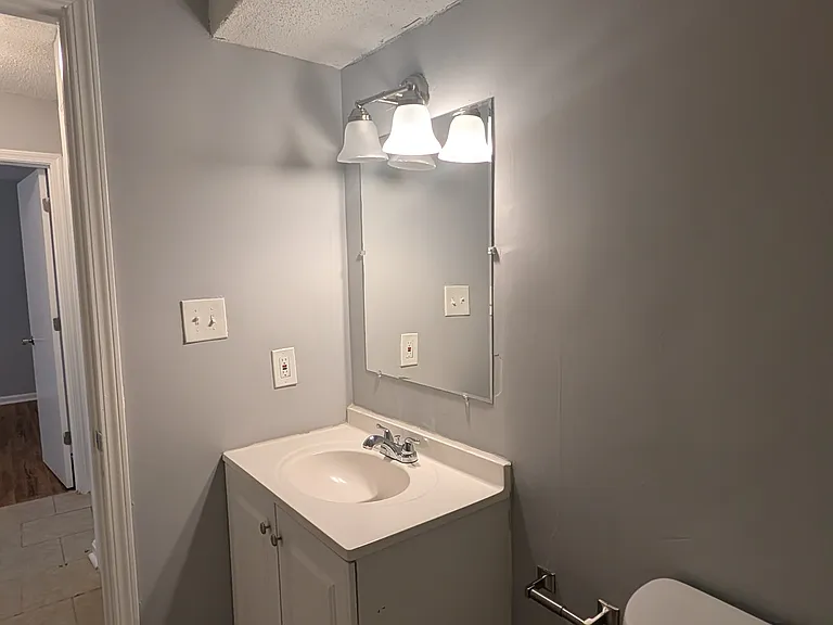 700 Graymont Ave W #1 — Photo 7