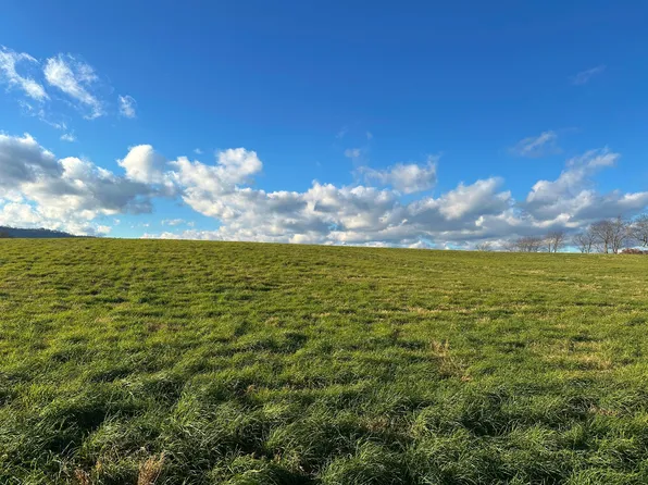 Hartland Farm Ln, Lewisburg, WV 24901
