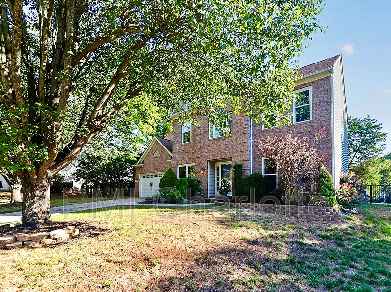 8437 Bridgestone Dr