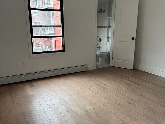 4th image of 125 Ainslie St APT 2