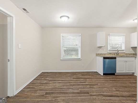 5th image of 3660 Fairlane Dr NW