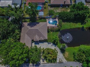 6902 9th Avenue Dr NW, Bradenton, FL 34209