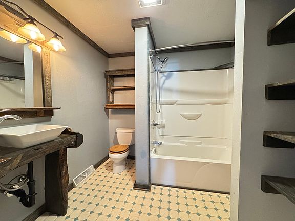 4th image of 923 Lemma Creek Rd