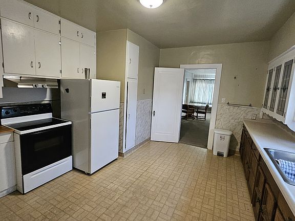 5th image of 401 Onyx St #11260446