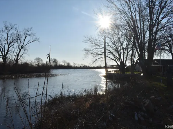 4925 Greenville Rd, Newport, MI 48166