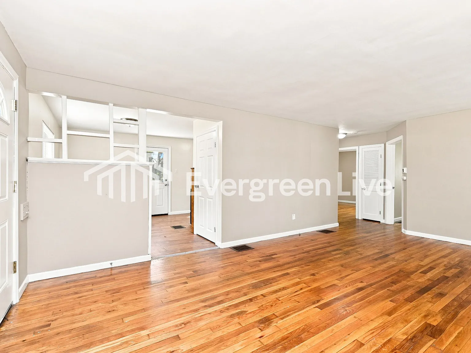 3 bed, 1.0 bath, 1221 sqft, $1,845 — Photo 3