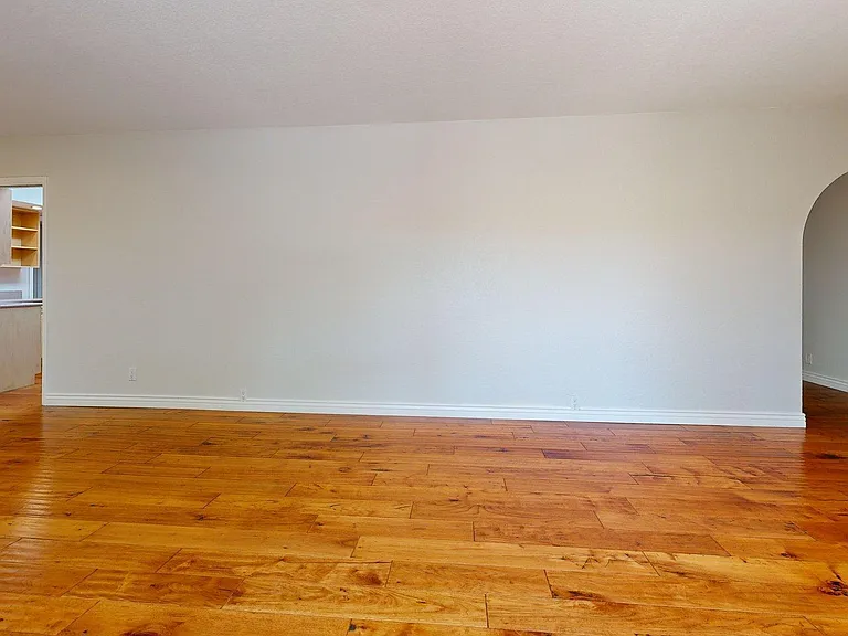 2534 S Grandview Ave — Photo 16