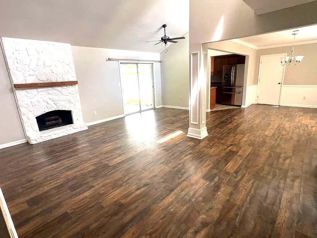 4 bed, 2078 sqft, $2,100 — Photo 3