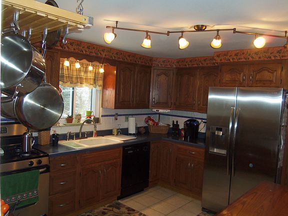 Eat-in Kitchen