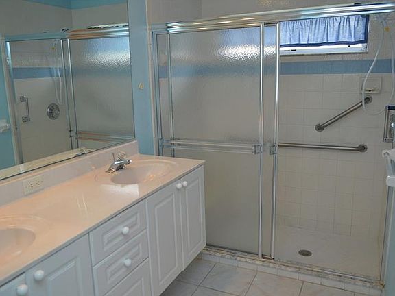 3rd image of 6681 Deering Cir