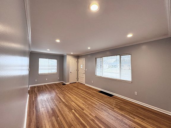 2nd image of 2534 Shrewsbury Rd