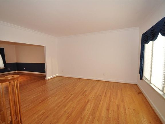5th image of 14 Beech Hill Cres