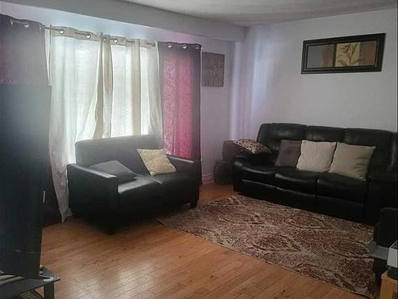 2nd image of 467 Limeridge Rd W