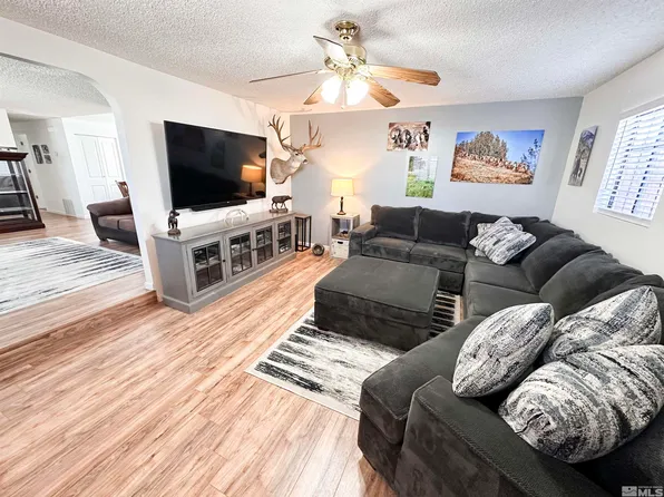 1020 2nd St, Hawthorne, NV 89415