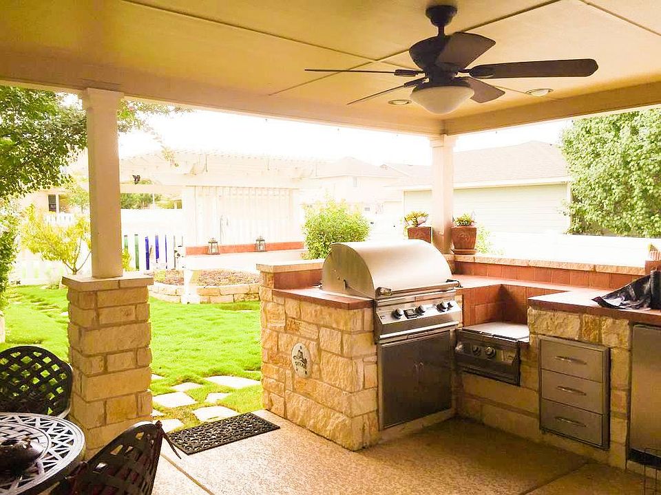Outdoor Kitchen with Stainless Steel BBQ and Other Appliance