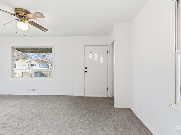 3rd image of 308 16th Ave S