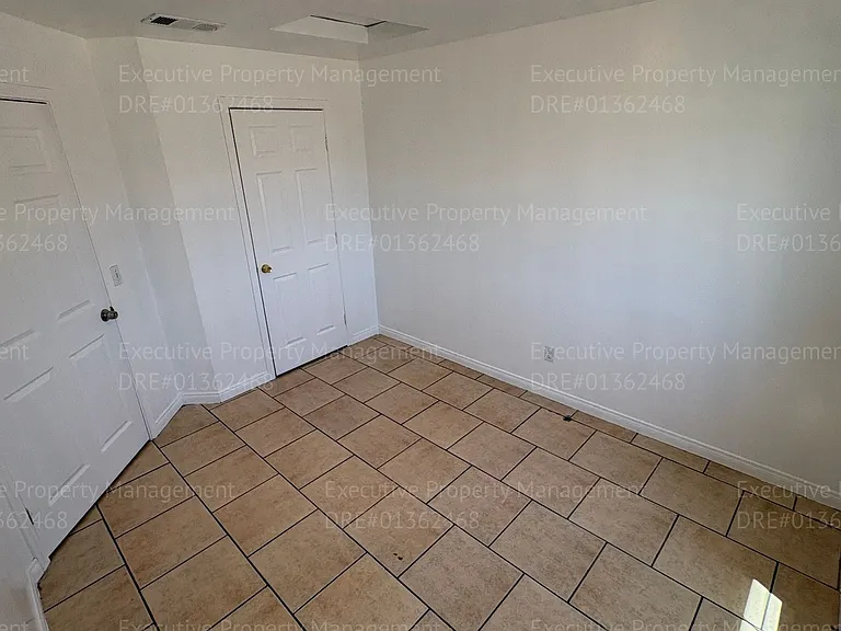 3017 Potomac Ave — Photo 20