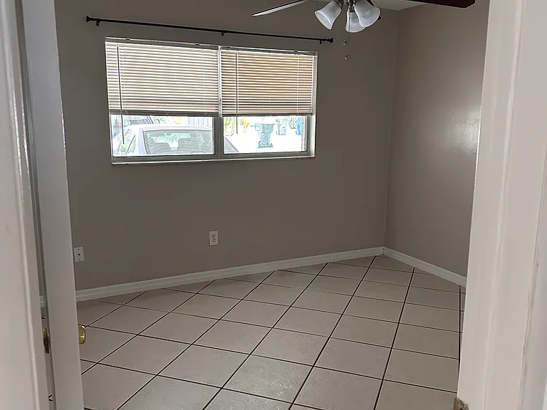 702 Heritage Ln — Photo 8