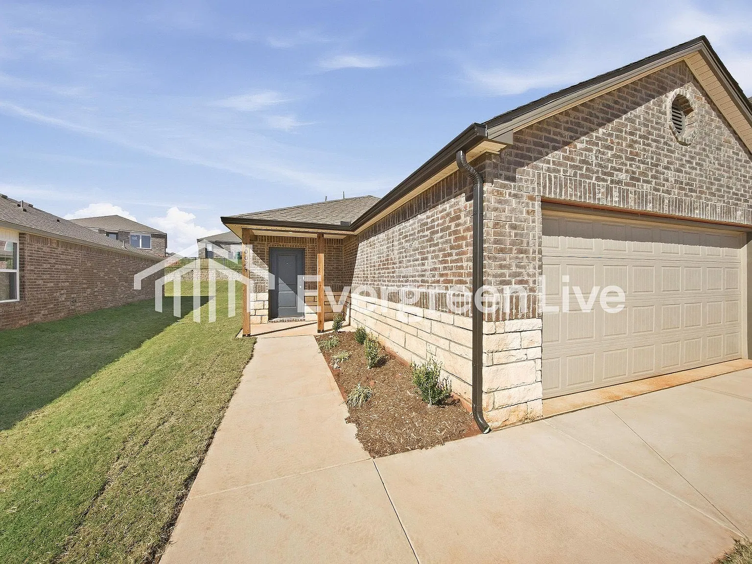 3 bed, 2.0 bath, 1402 sqft, $1,375 — Photo 2
