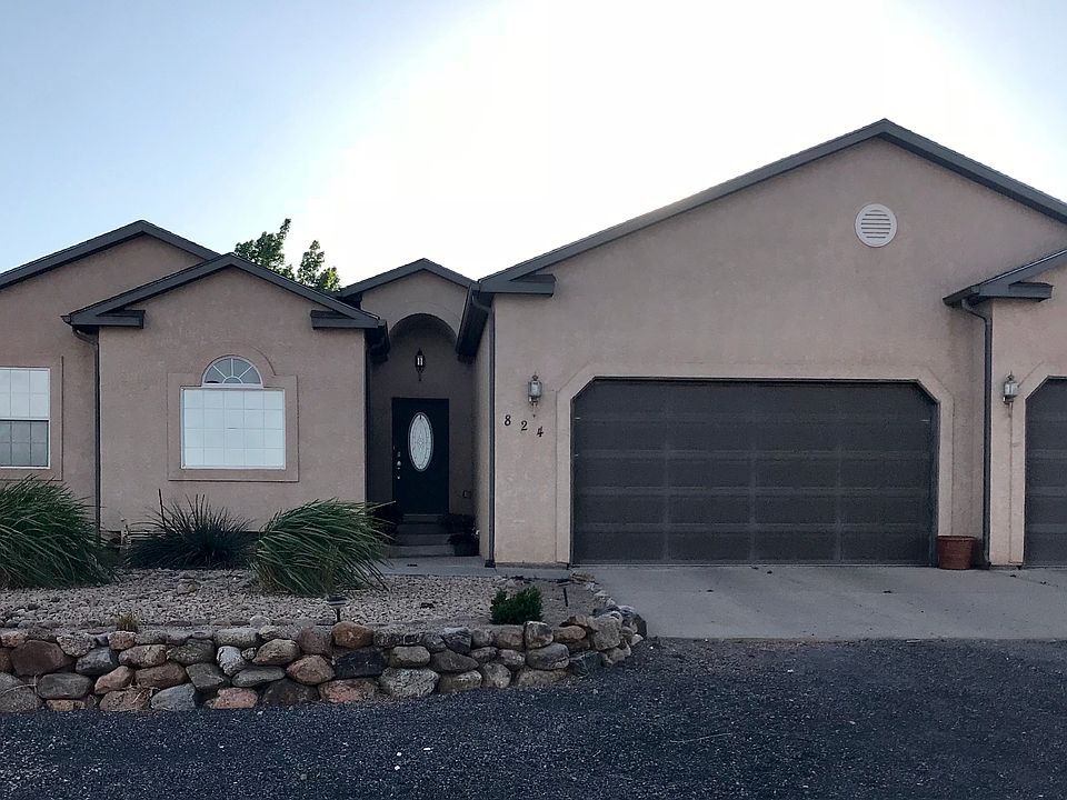 1st image of 824 E Cordova Dr